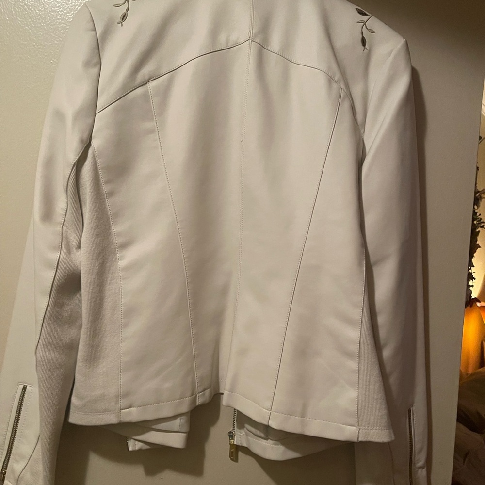 White Faux Leather Jacket with Floral Embroidery EUC - Picture 9 of 16